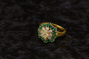 Emerald rings online